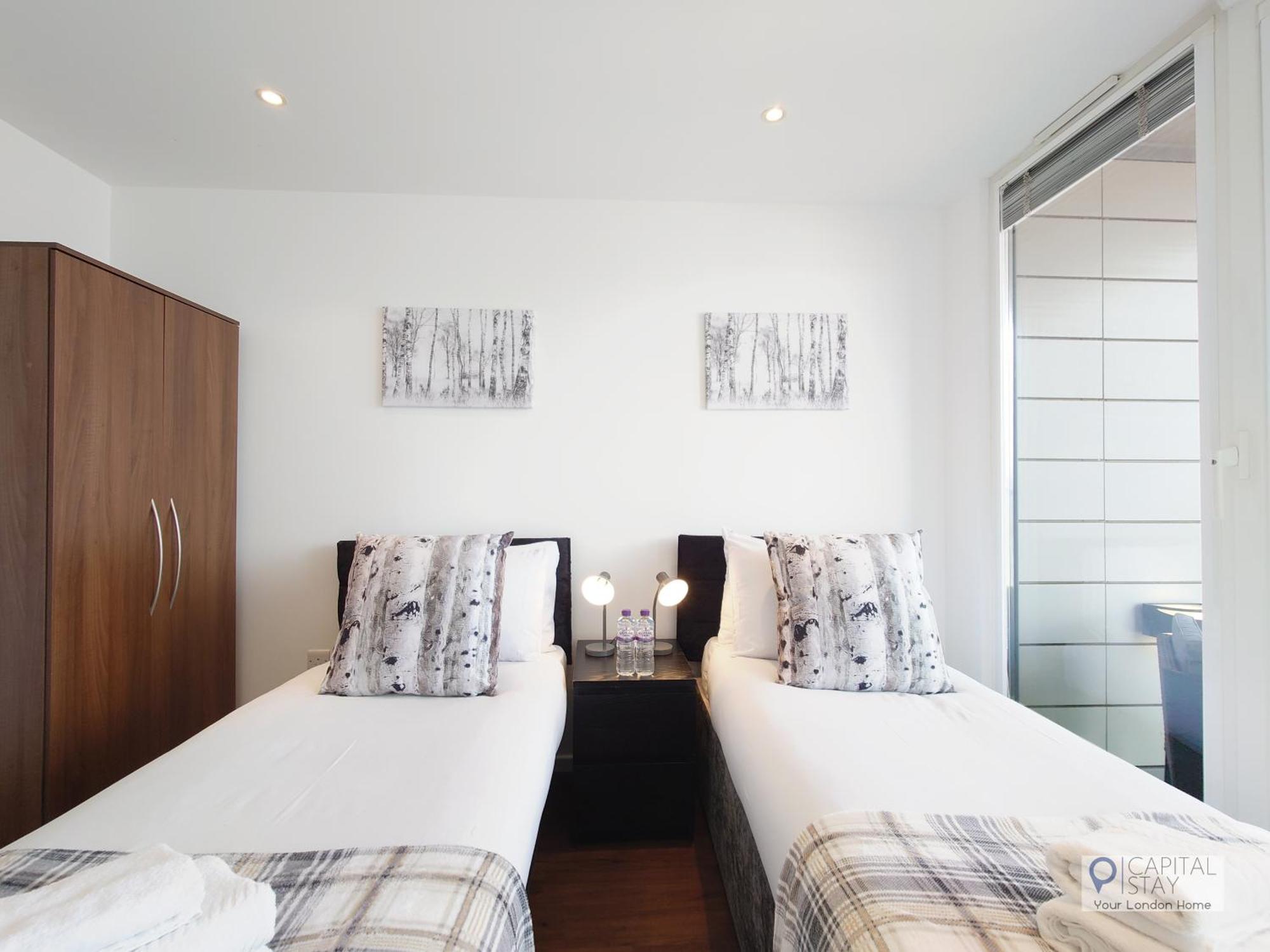 Deluxe Two Bed By Excel & O2 Londres