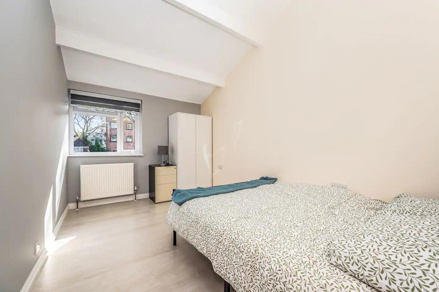 Pass The Keys Stylish Gardenten Mins To Holiday home