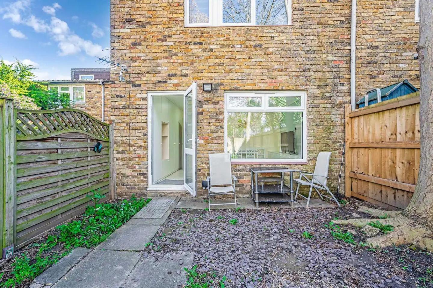 Pass The Keys Stylish Gardenten Mins To Holiday home