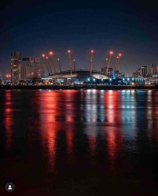 Apartment Luxury Penthouse In Canary Wharf - 3 Bedroom / 2 Bathroom London