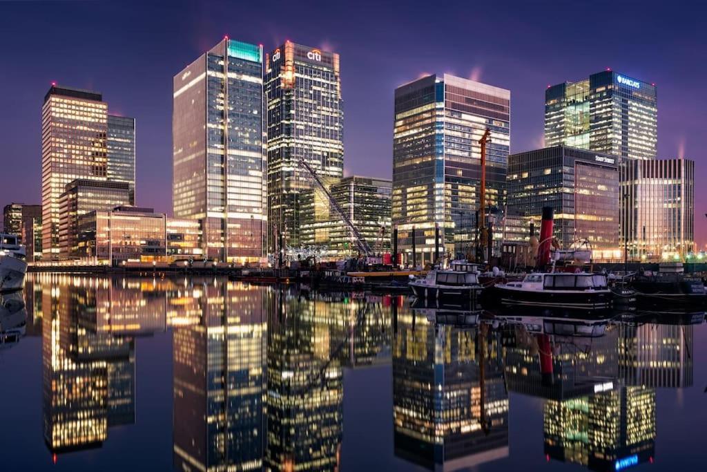 Luxury Penthouse In Canary Wharf - 3 Bedroom / 2 Bathroom * London
