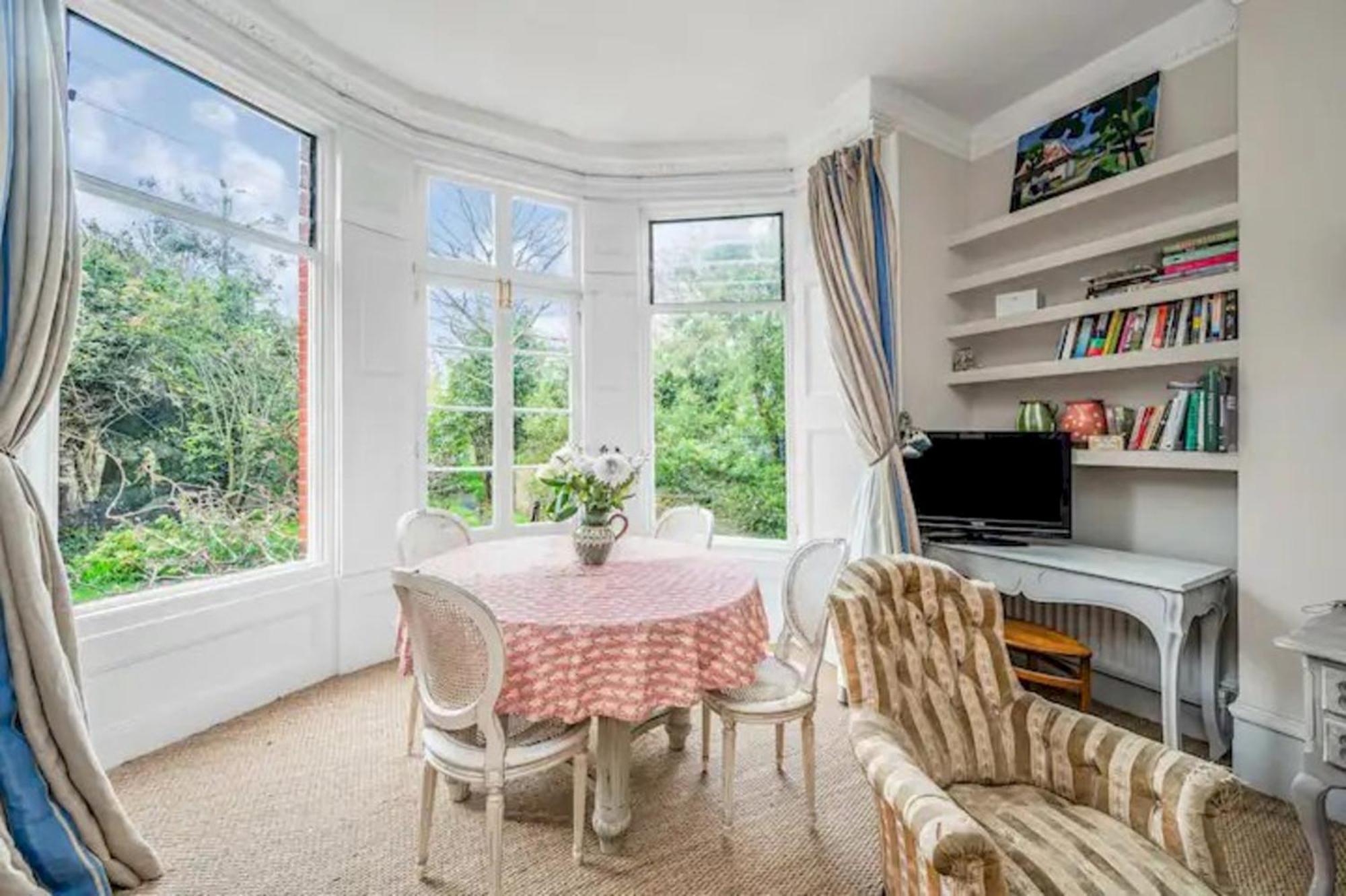 Pass The Keys Exquisite Flat - Minutes To Londres