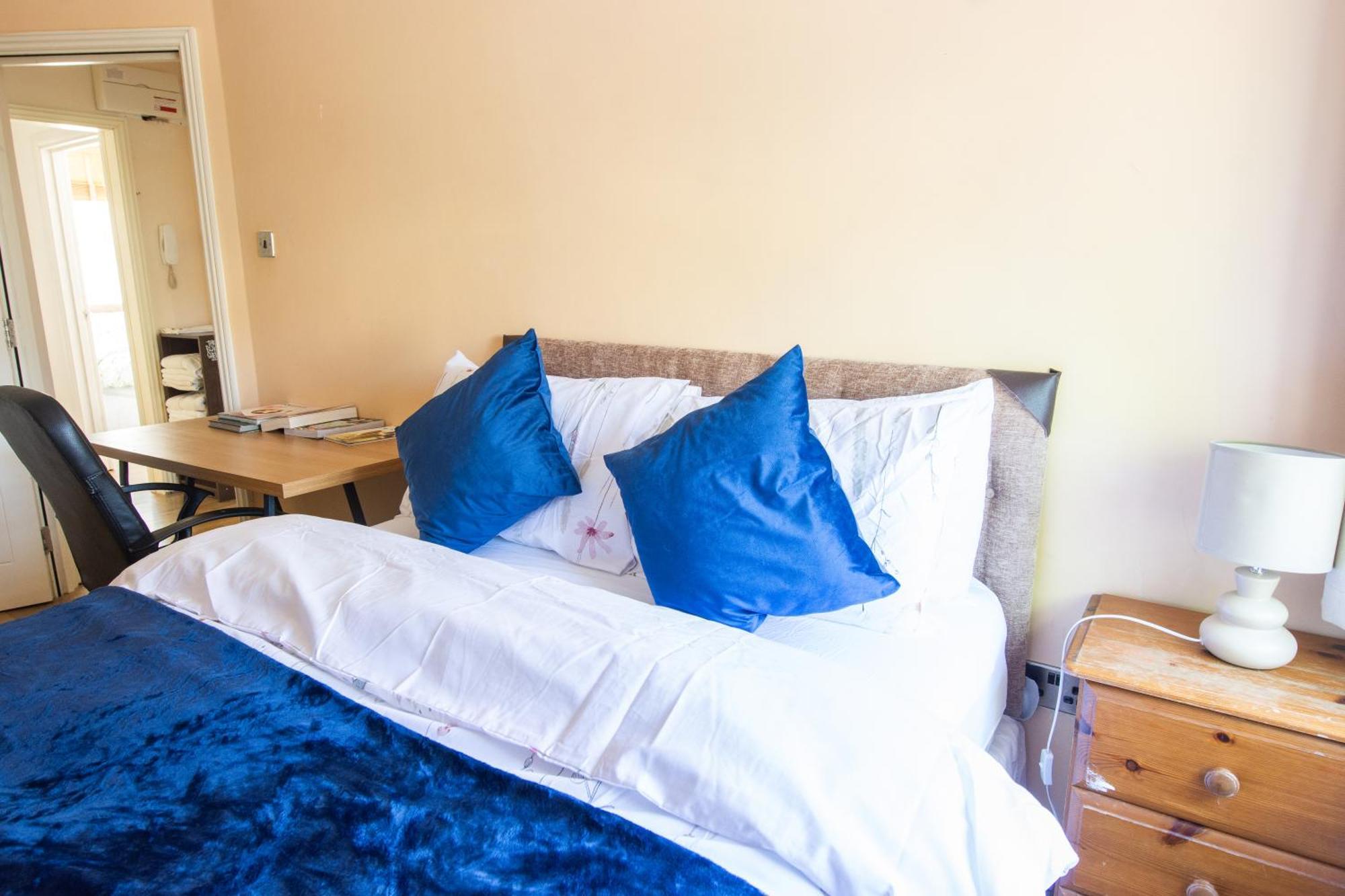 Evergreen Apartments, Flat 3, Apartment London