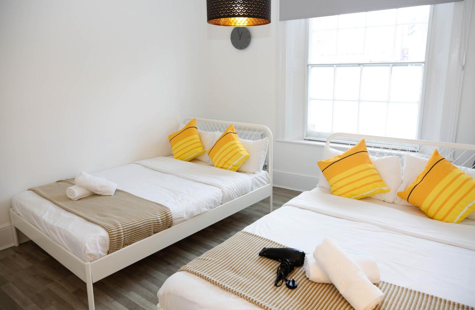 Stylish 1-minute Walk To Camden Town Metro, Shops, Cafes, Bars & Restaurants With Shared Bathrooms Homestay London