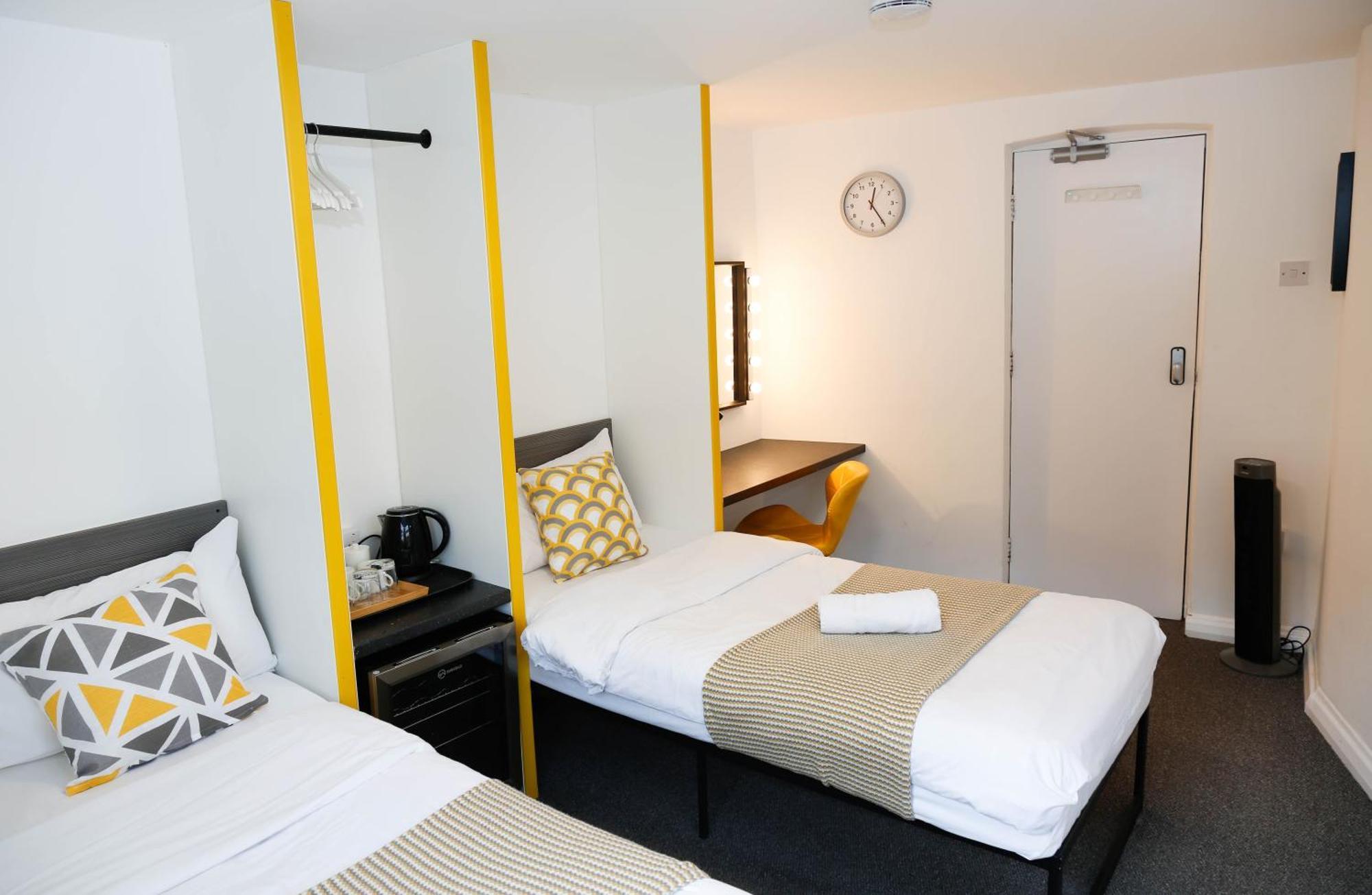 Stylish 1-minute Walk To Camden Town Metro, Shops, Cafes, Bars & Restaurants With Shared Bathrooms Homestay London