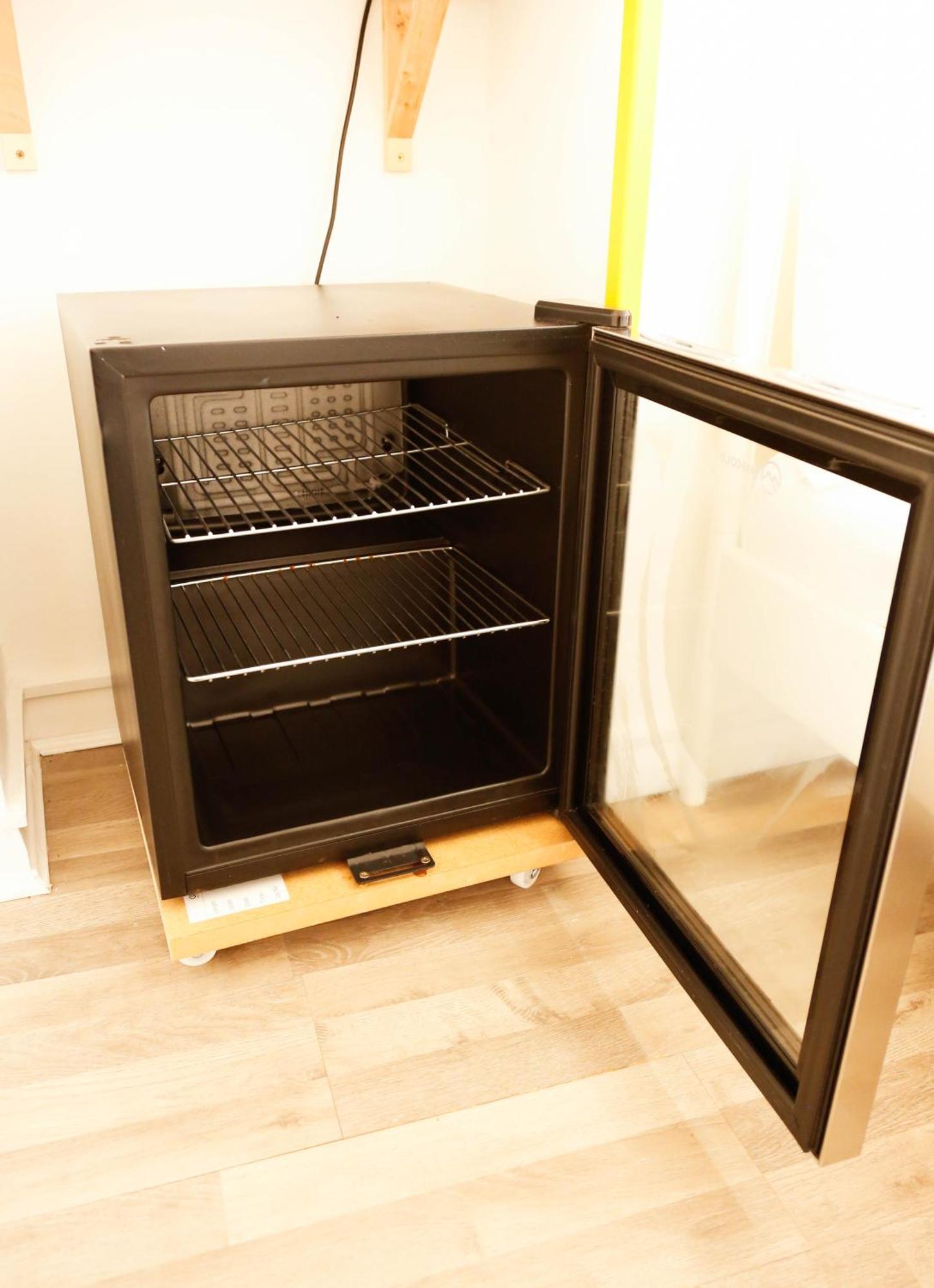 Homestay Stylish 1-minute Walk To Camden Town Metro, Shops, Cafes, Bars & Restaurants With Shared Bathrooms London