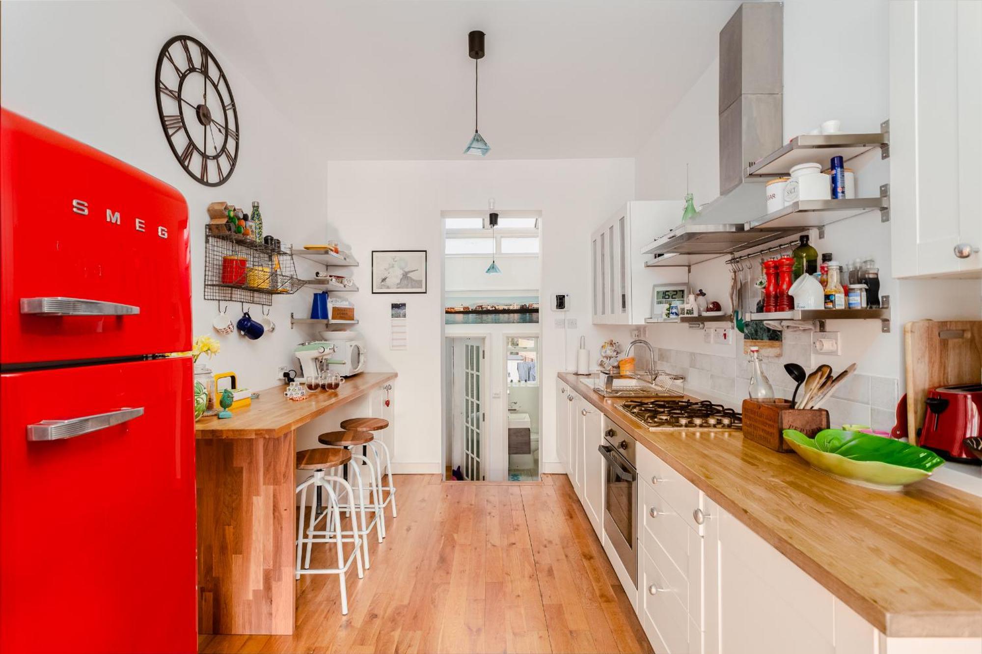 Lovely 1 Bed With Large Terrace Apartment *