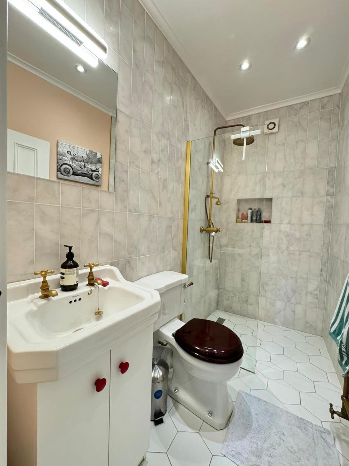 Apartment Homely Flat Wterrace 3 Mins To Battersea Park *