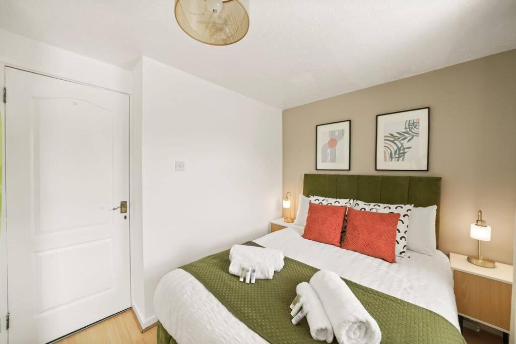 Apartment Cosy & Modern Property In - Sleeps Up To 5