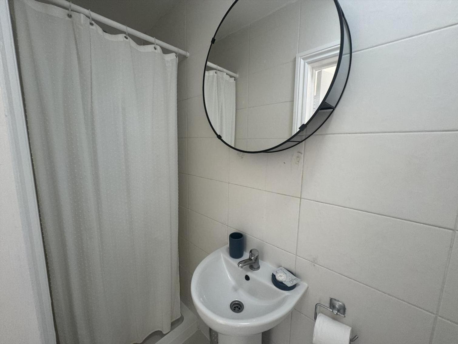 Charming Large With Balcony Apartment *