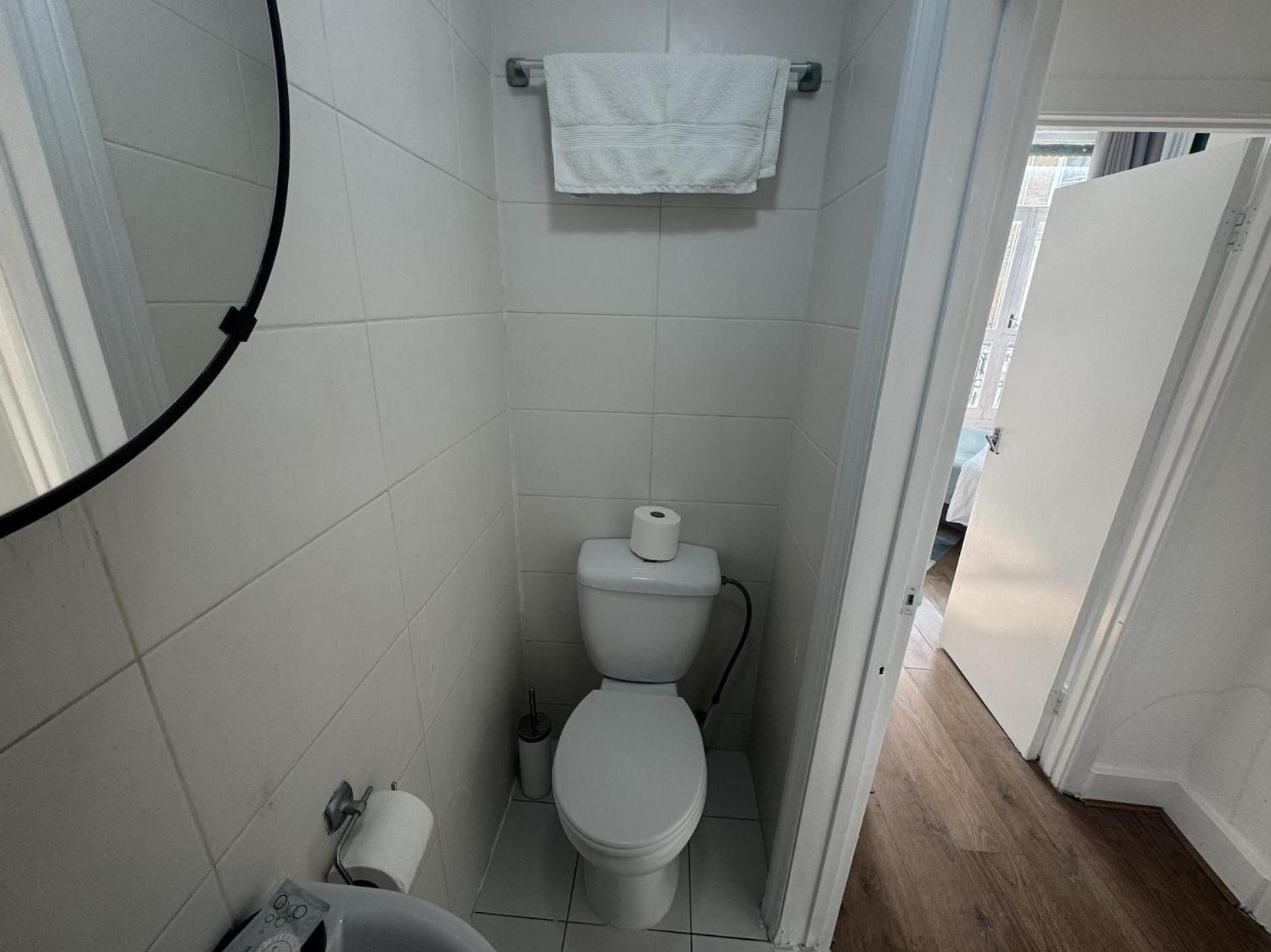 Charming Large With Balcony Apartment *