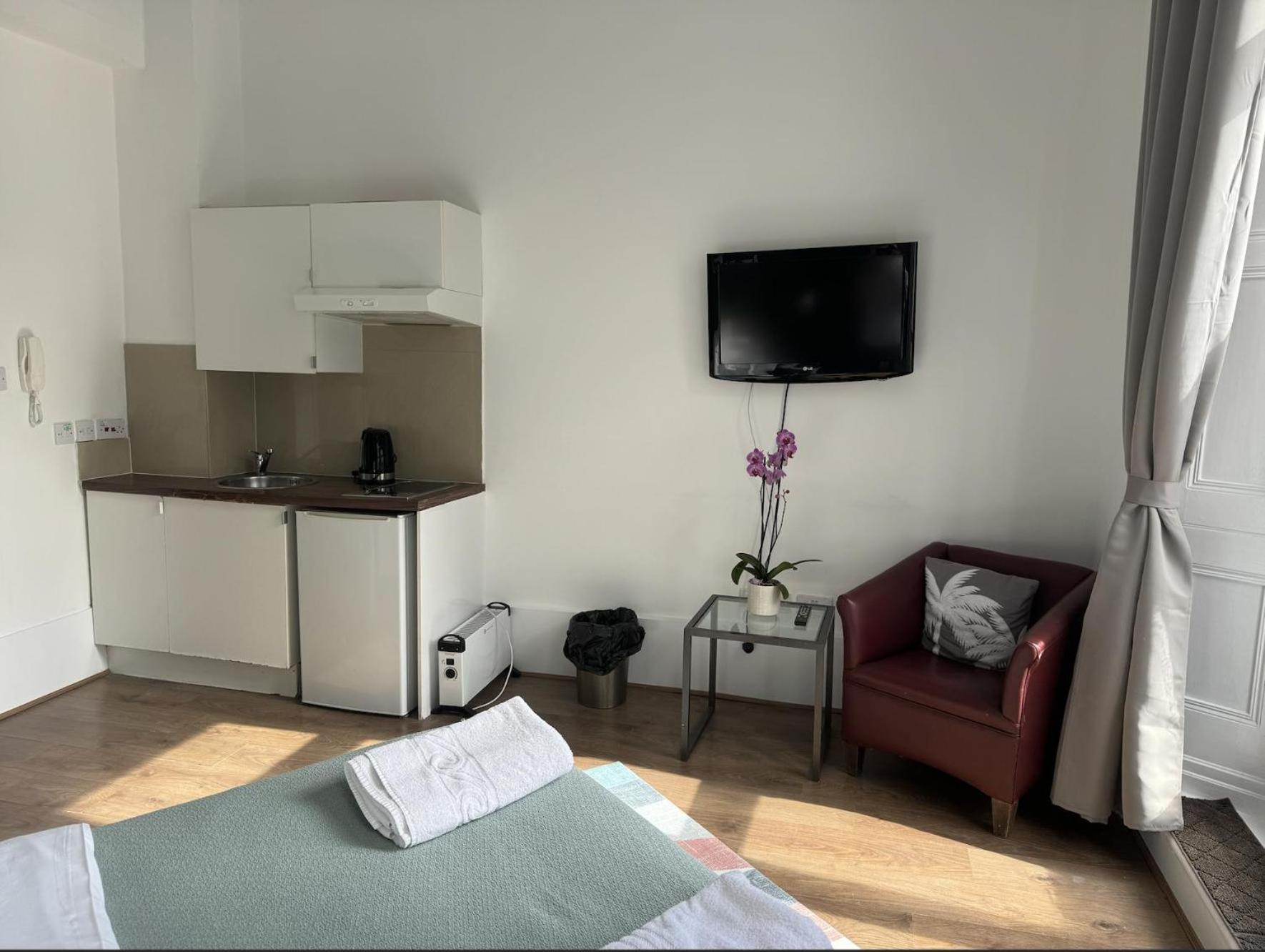Charming Large With Balcony * London