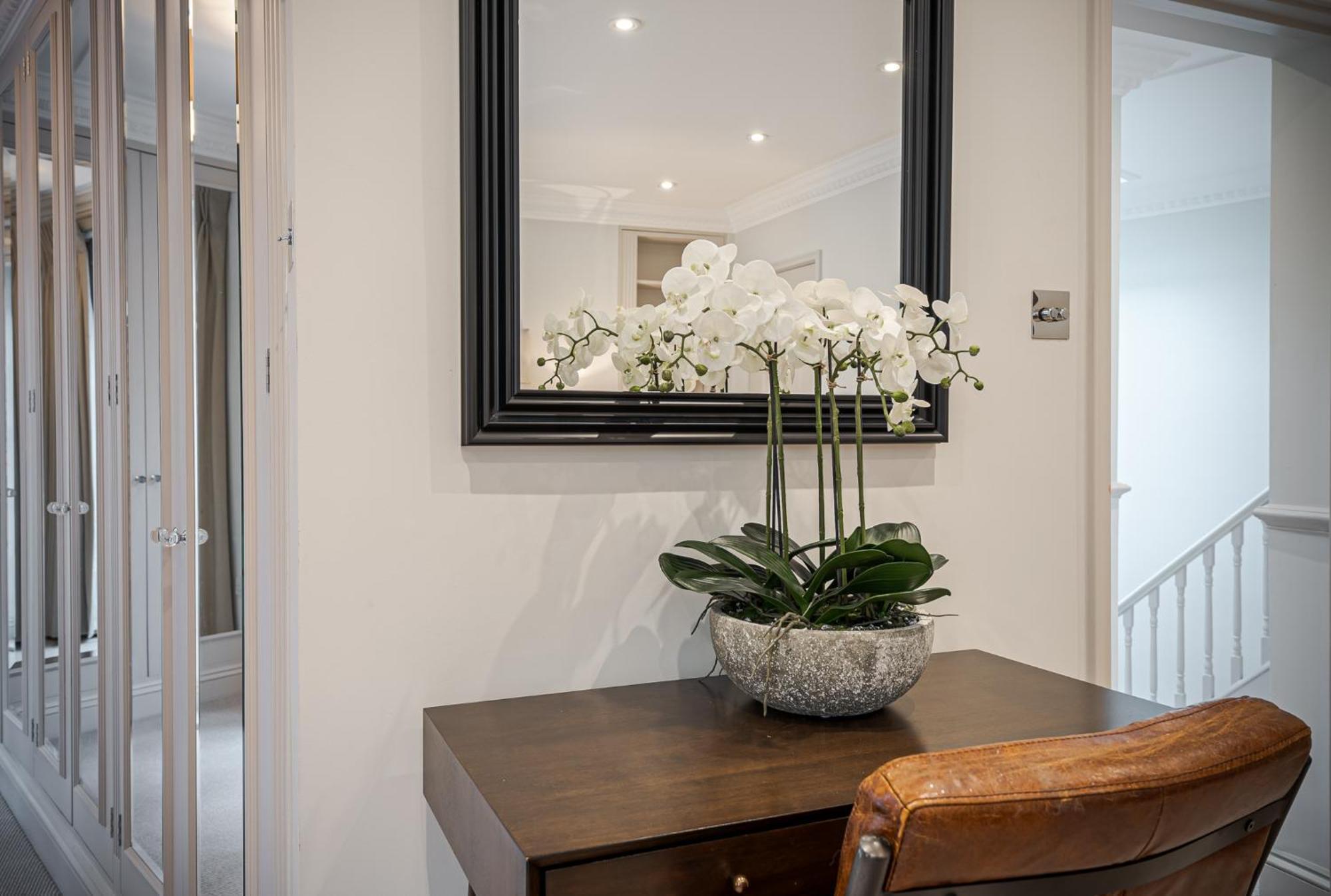 Modern 3 Bedroom Luxury House With Garage In
