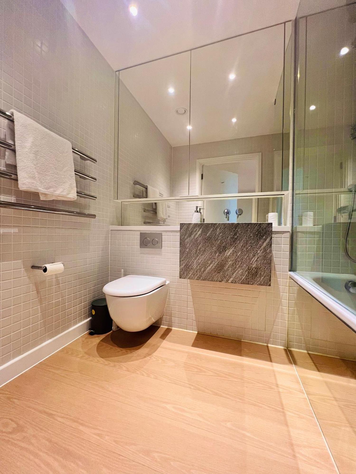 O2 Arena 2bedroom Flat, 05 *