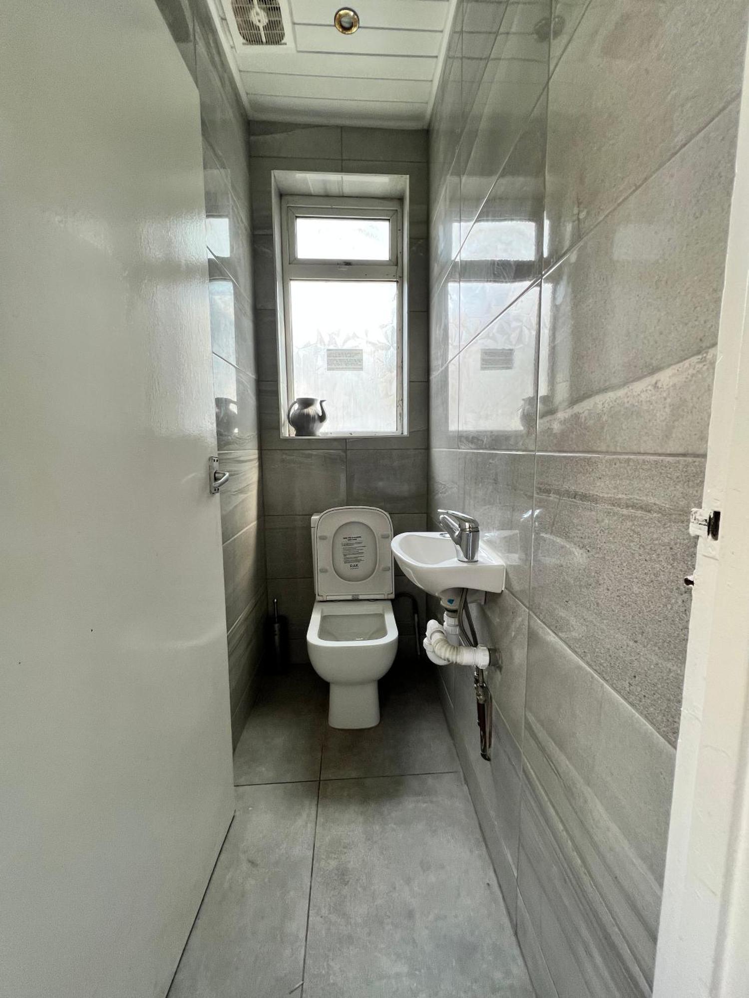 Double E13 Homestay