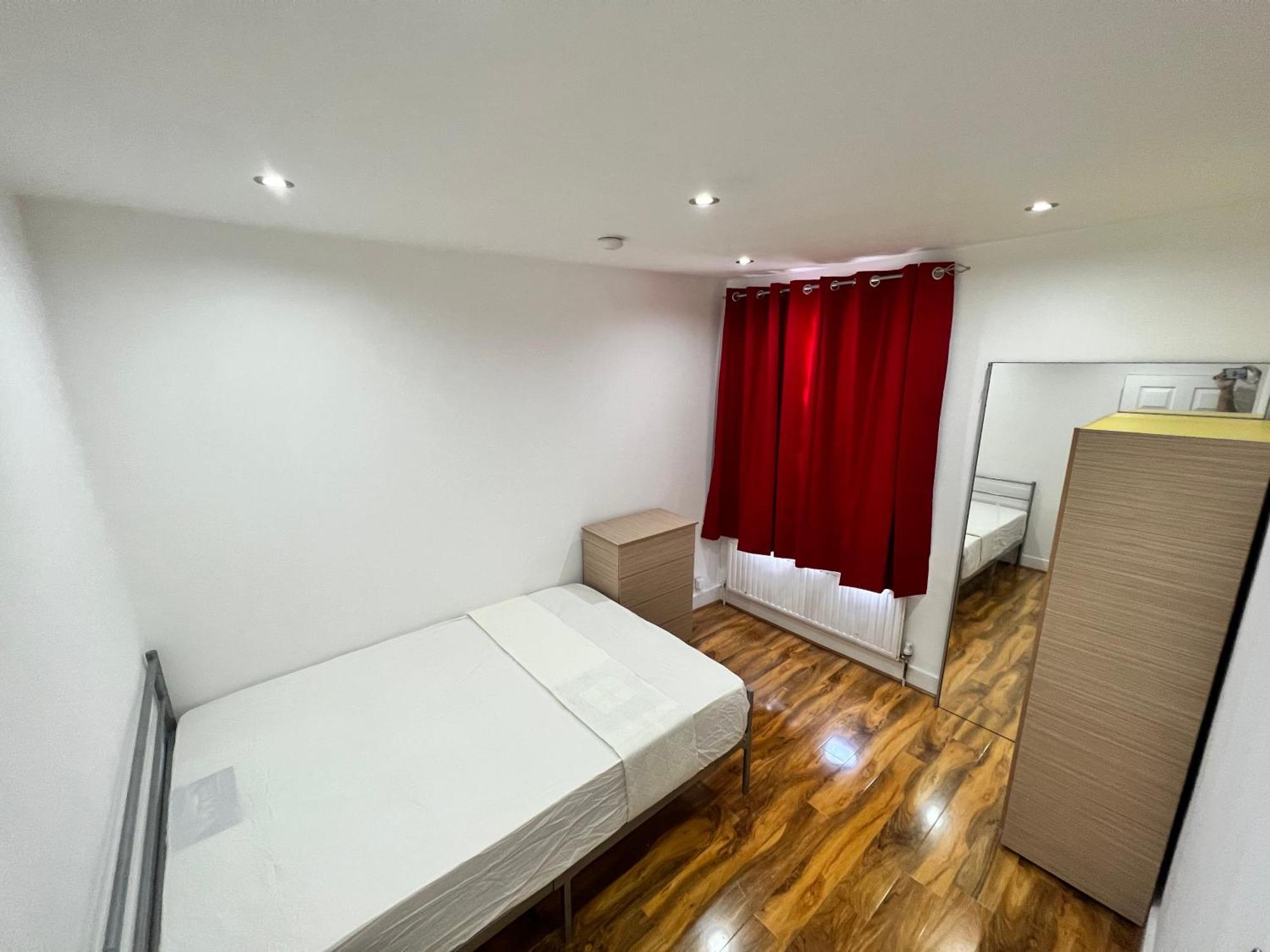 Double E13 * London