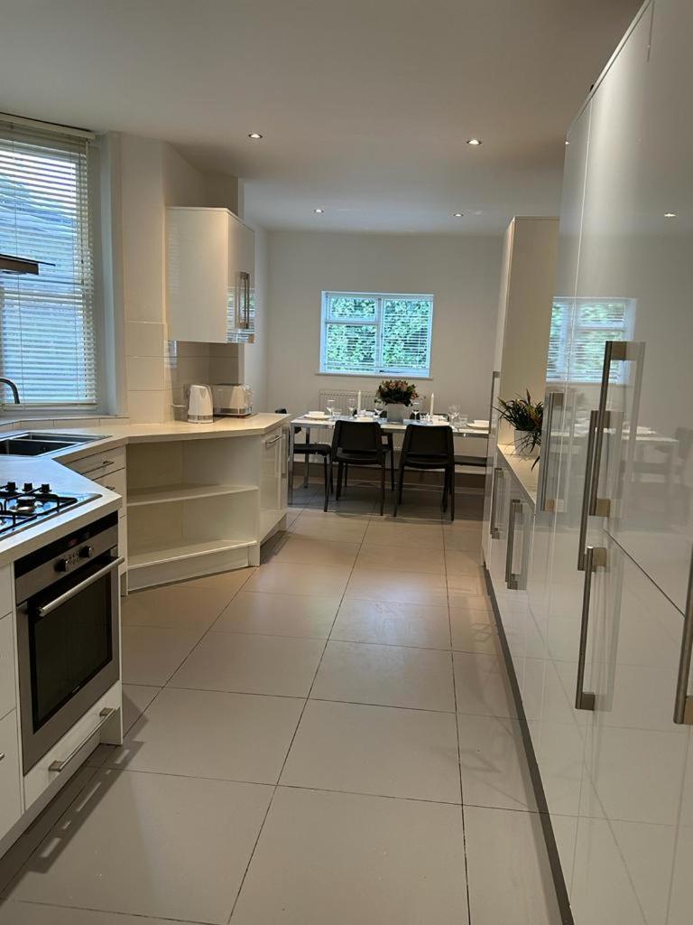 Spacious City Eye, Westminster, Big Ben, Vauxhall Station Apartment