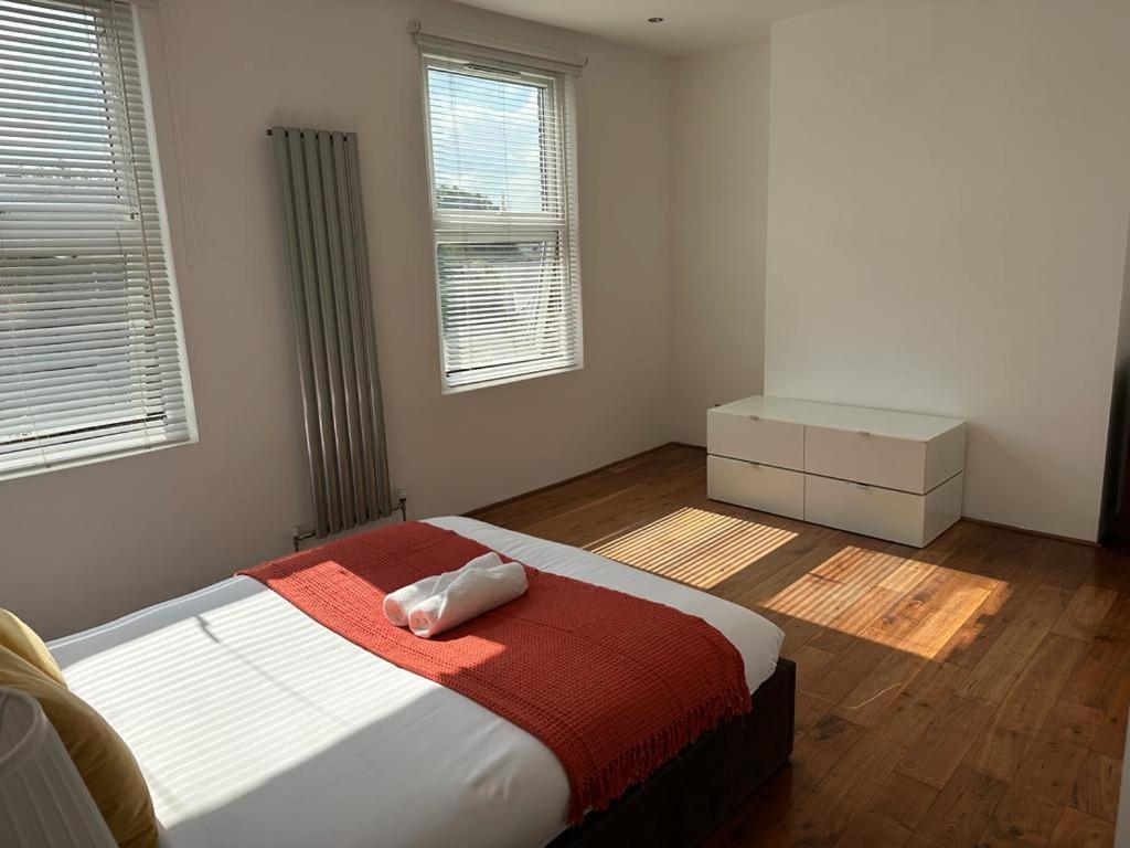 Spacious City Eye, Westminster, Big Ben, Vauxhall Station Apartment