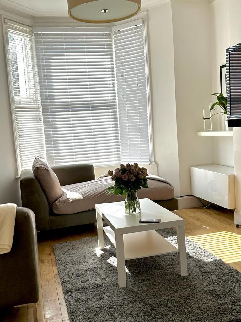 Spacious City Eye, Westminster, Big Ben, Vauxhall Station Apartment London