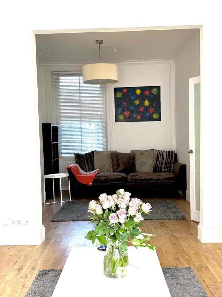 Spacious City Eye, Westminster, Big Ben, Vauxhall Station London
