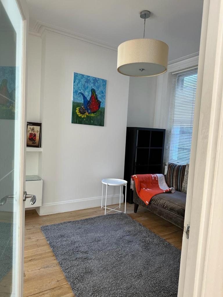 Spacious City Eye, Westminster, Big Ben, Vauxhall Station Apartment London
