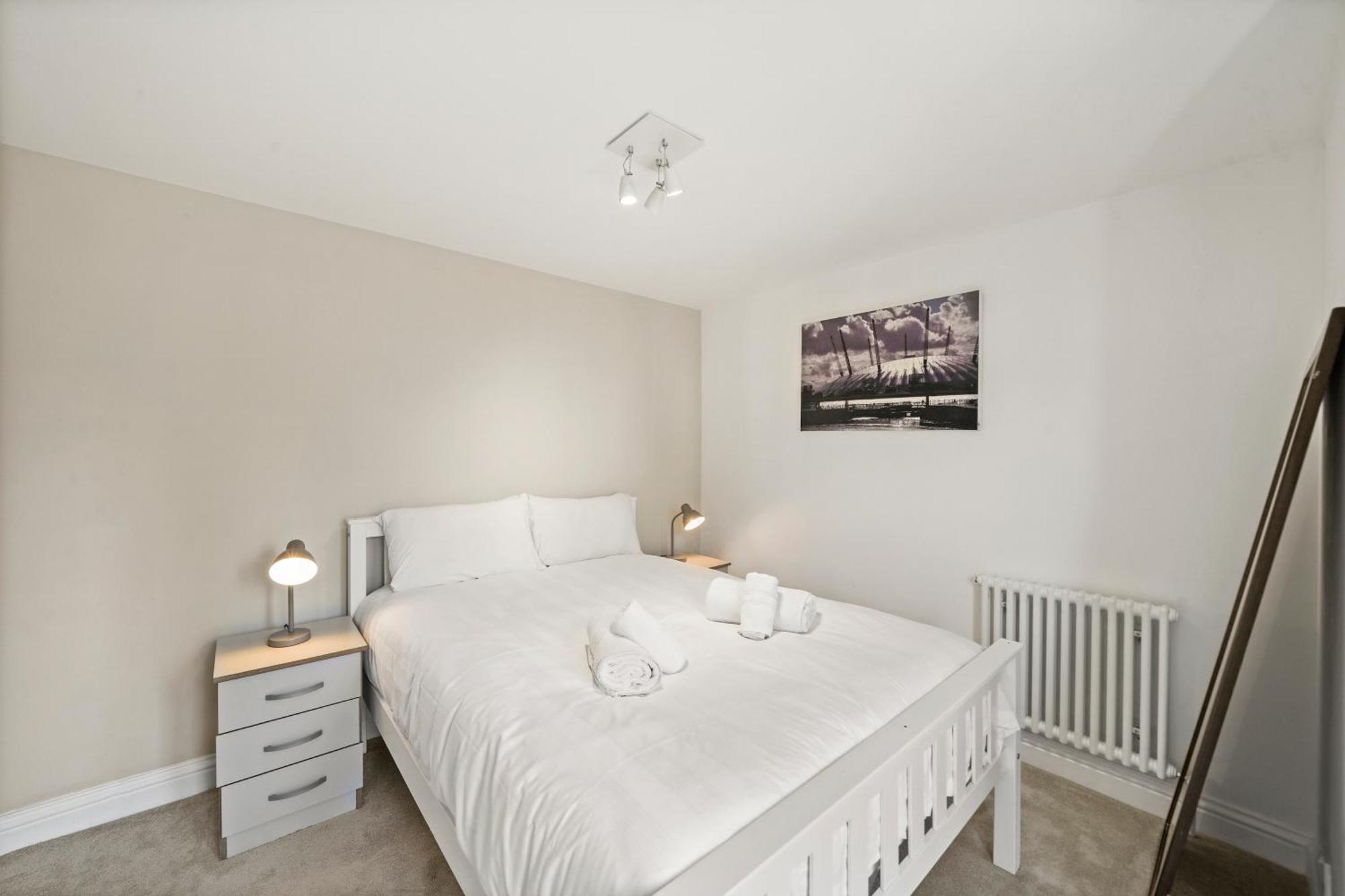 Monthly Stays! 2 Bedroom Short Term & Flexible Renting Canary Wharf With Free Parking London