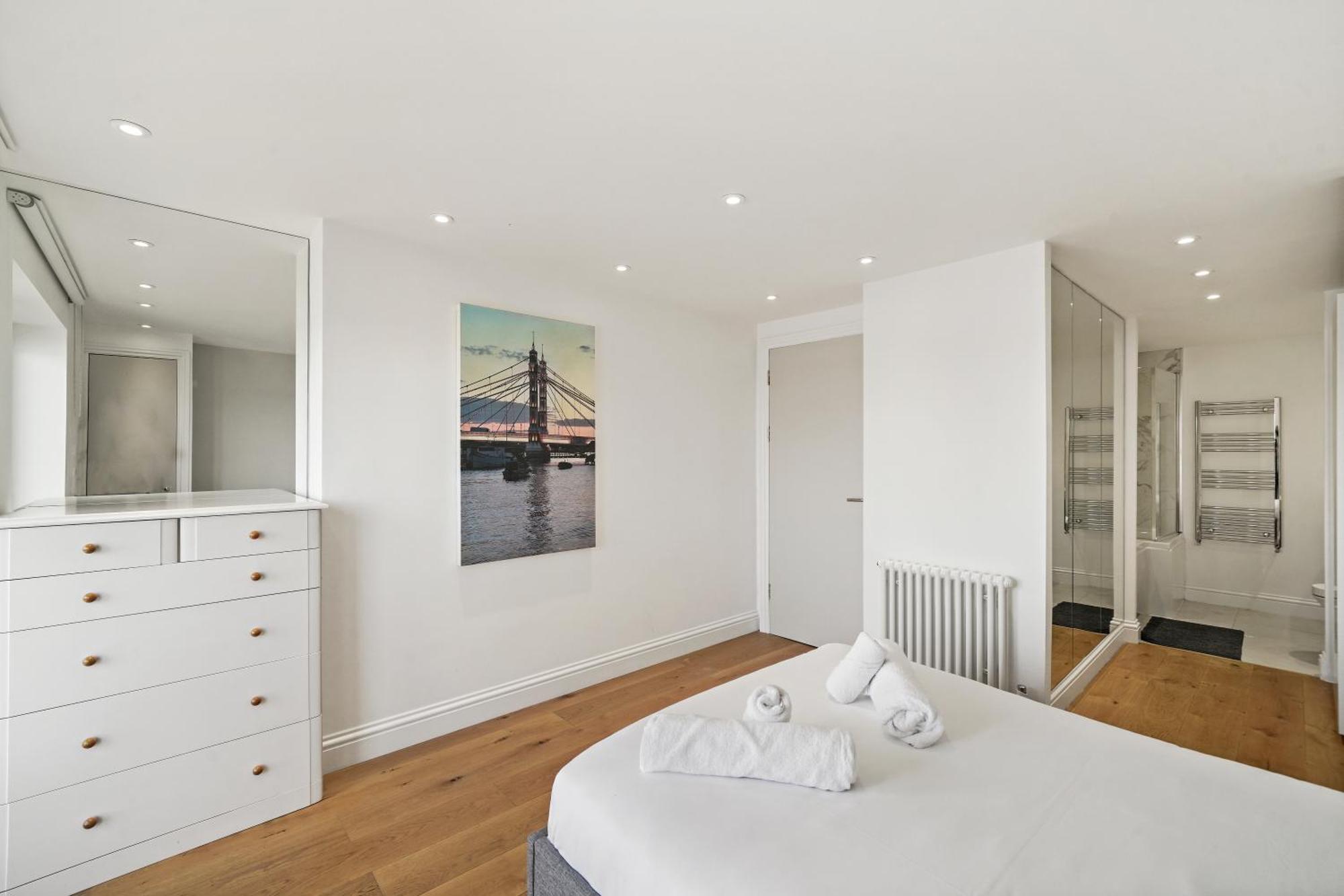 Monthly Stays! 2 Bedroom Short Term & Flexible Renting Canary Wharf With Free Parking Apartment *