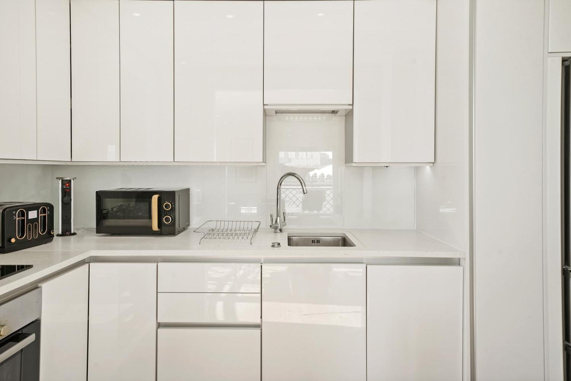 Monthly Stays! 2 Bedroom Short Term & Flexible Renting Canary Wharf With Free Parking Apartment London