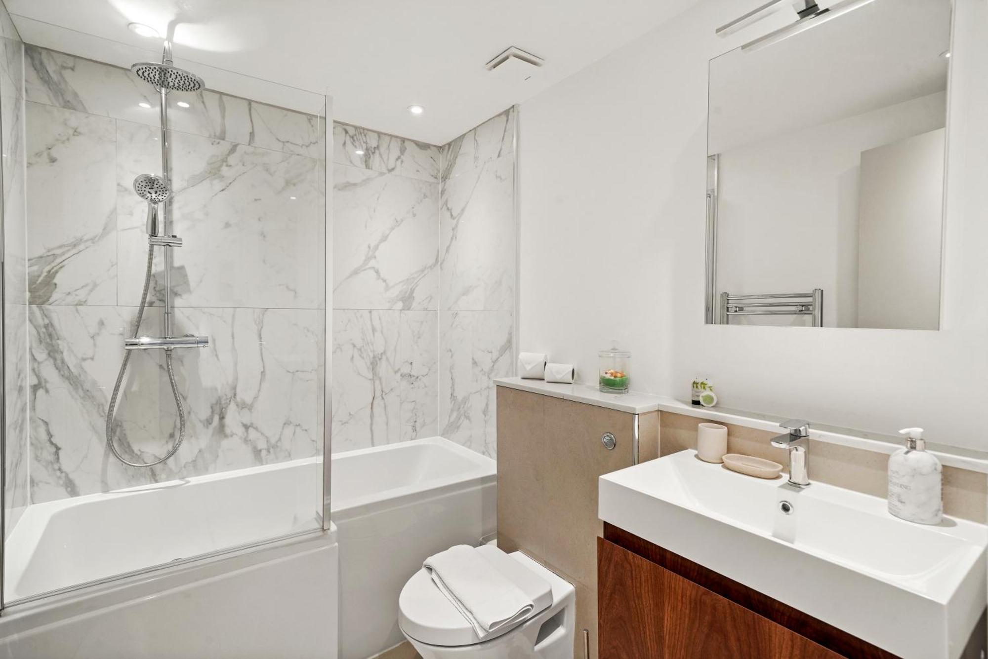 Monthly Stays! 2 Bedroom Short Term & Flexible Renting Canary Wharf With Free Parking London