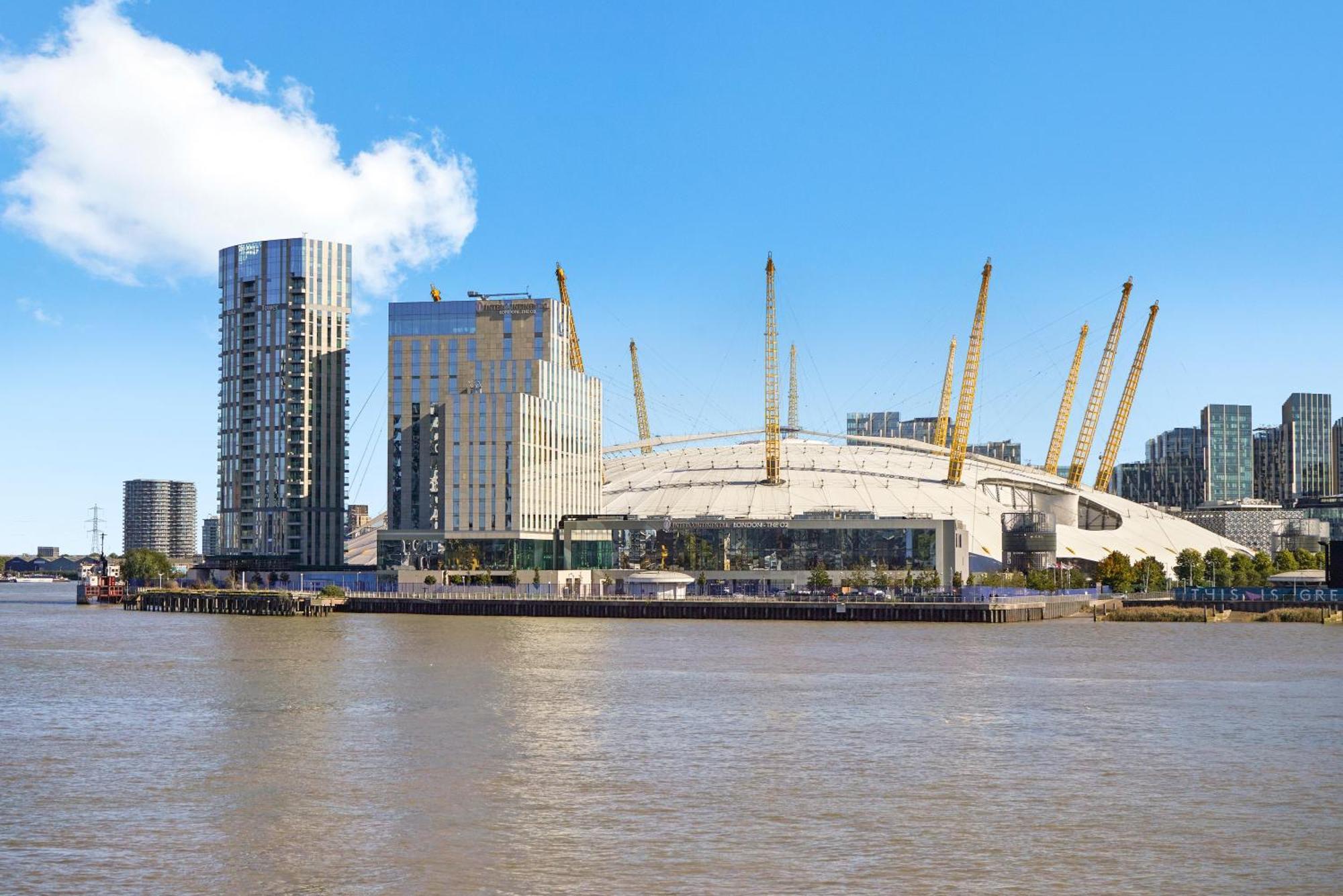 Monthly Stays! 2 Bedroom Short Term & Flexible Renting Canary Wharf With Free Parking Apartment