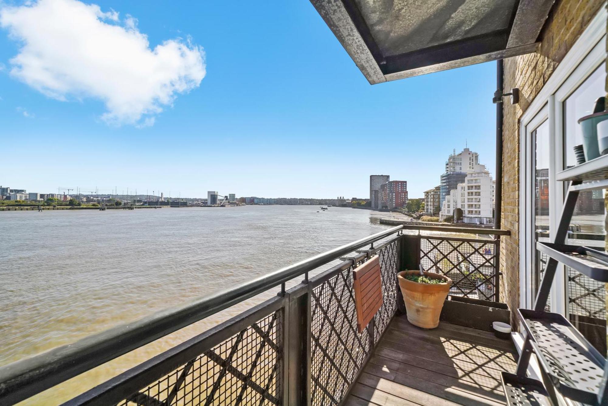 Apartment Monthly Stays! 2 Bedroom Short Term & Flexible Renting Canary Wharf With Free Parking