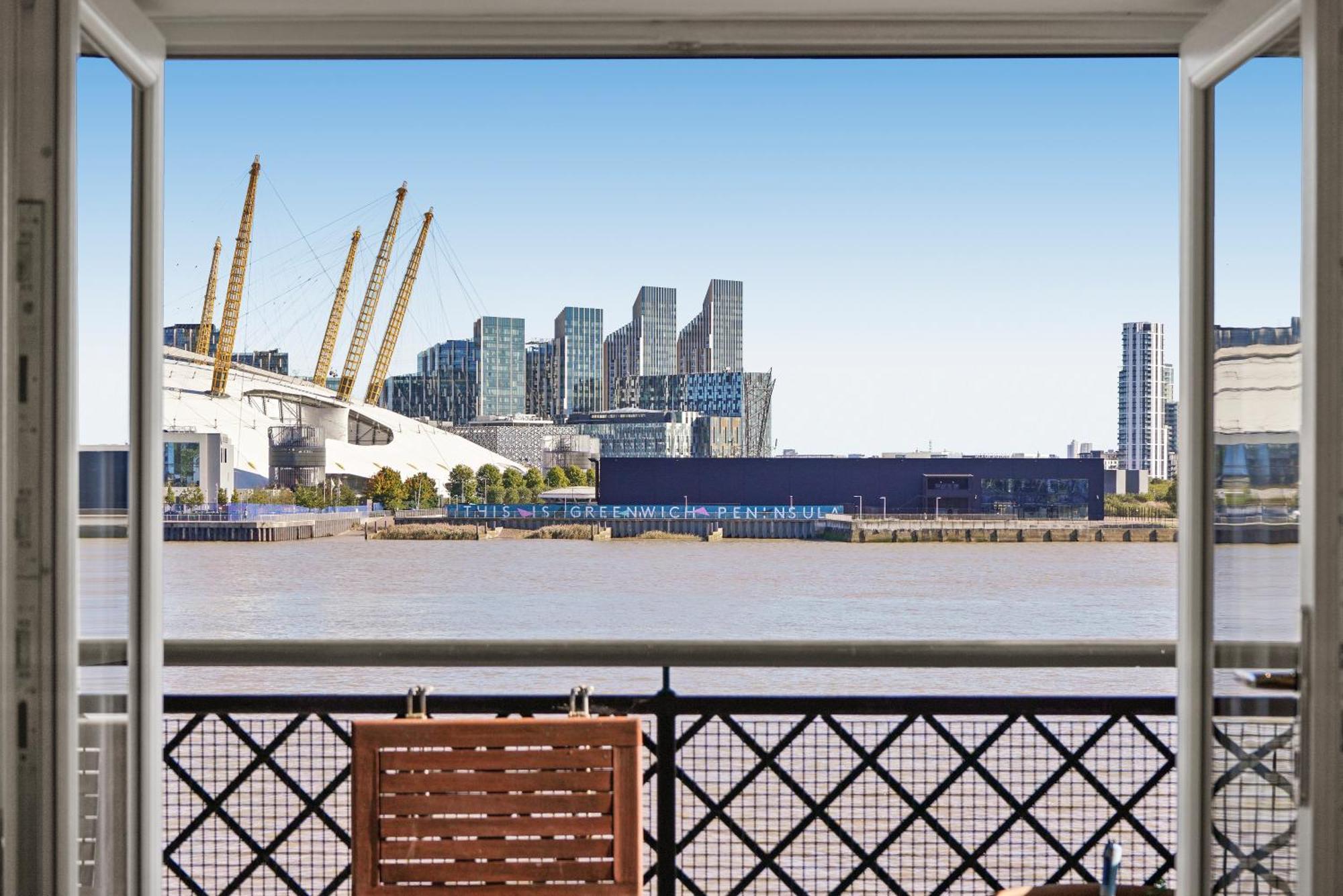 Monthly Stays! 2 Bedroom Short Term & Flexible Renting Canary Wharf With Free Parking London