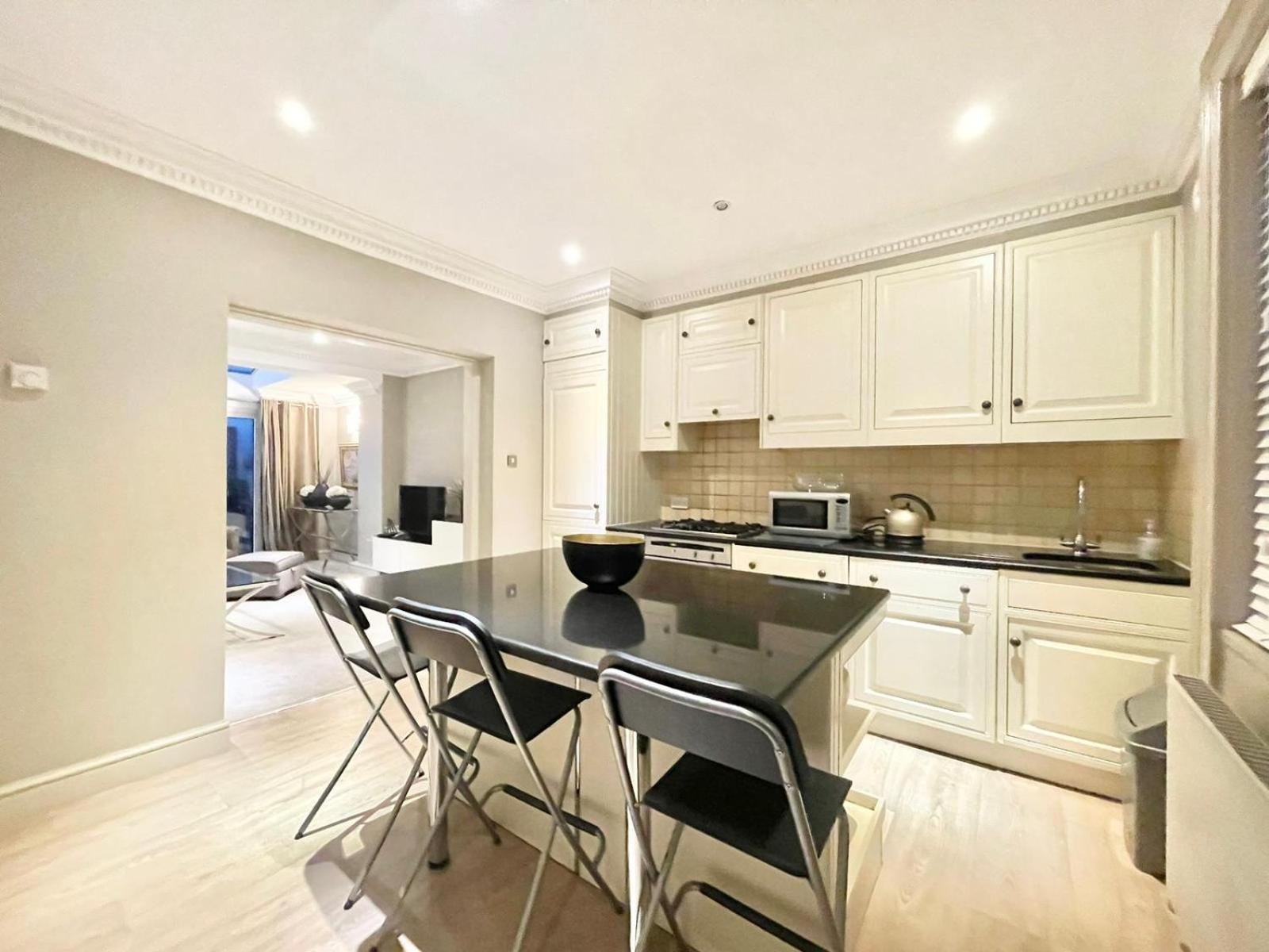 Apartment Mayfair 2 Bedroom With Large Private Terrace *