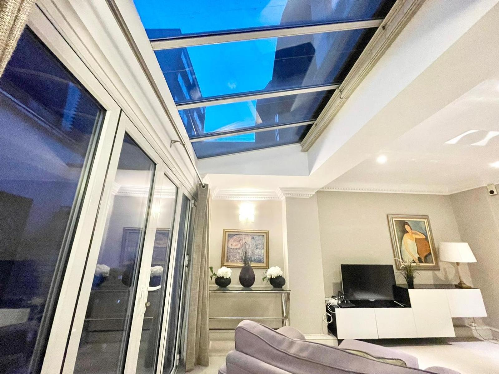 Apartment Mayfair 2 Bedroom With Large Private Terrace *