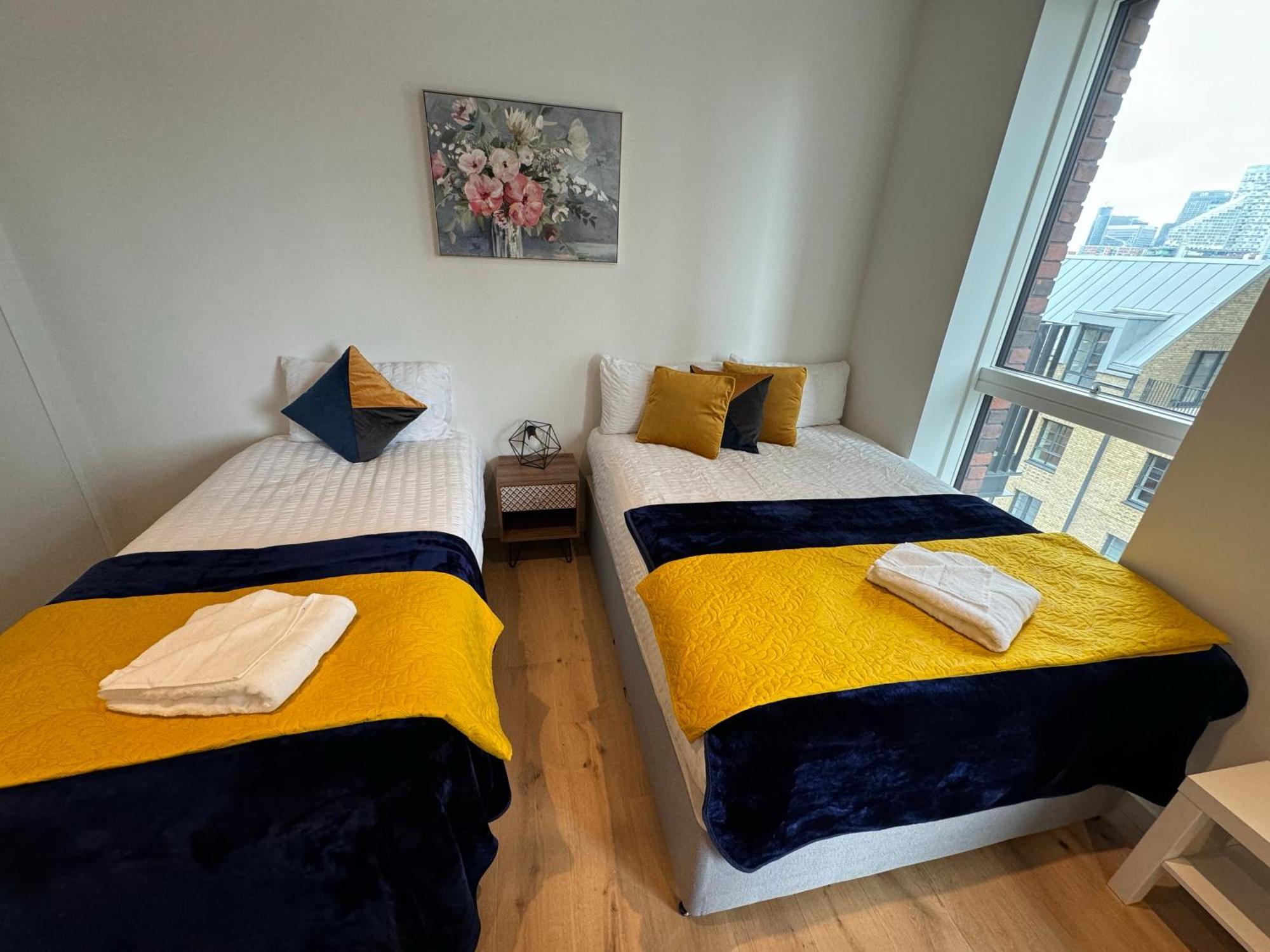 Apartment Luxury Flat With Balcony, River View, O2 Arena, Excel, Canary Wharf, Station *