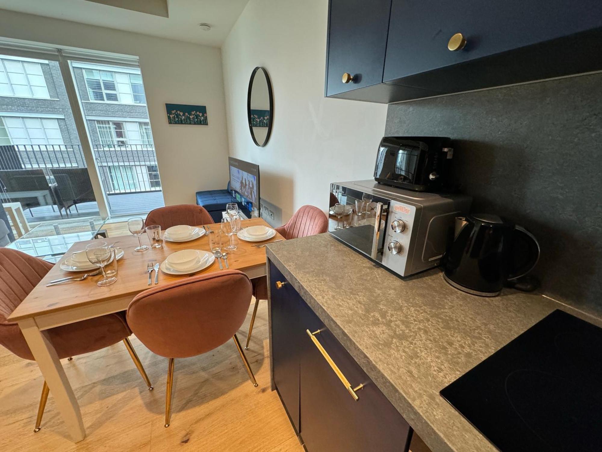 Apartment Luxury Flat With Balcony, River View, O2 Arena, Excel, Canary Wharf, Station London