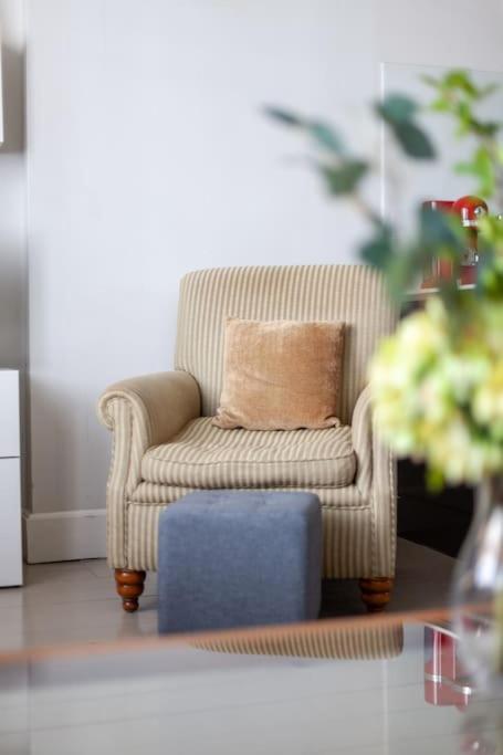 Prime Location - Stylish In Barons Court * London