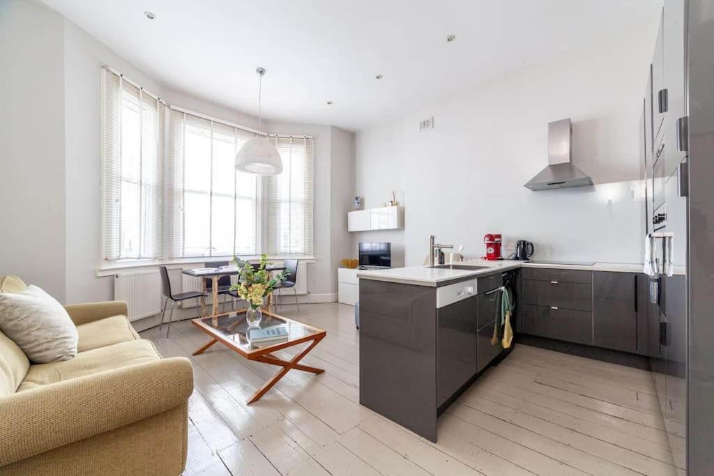 Apartment Prime Location - Stylish In Barons Court London