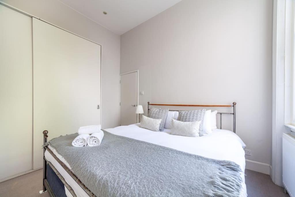 Apartment Prime Location - Stylish In Barons Court *