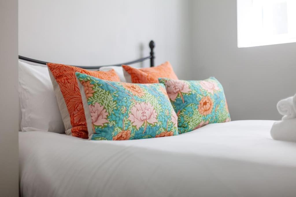 Prime Location - Stylish In Barons Court * London