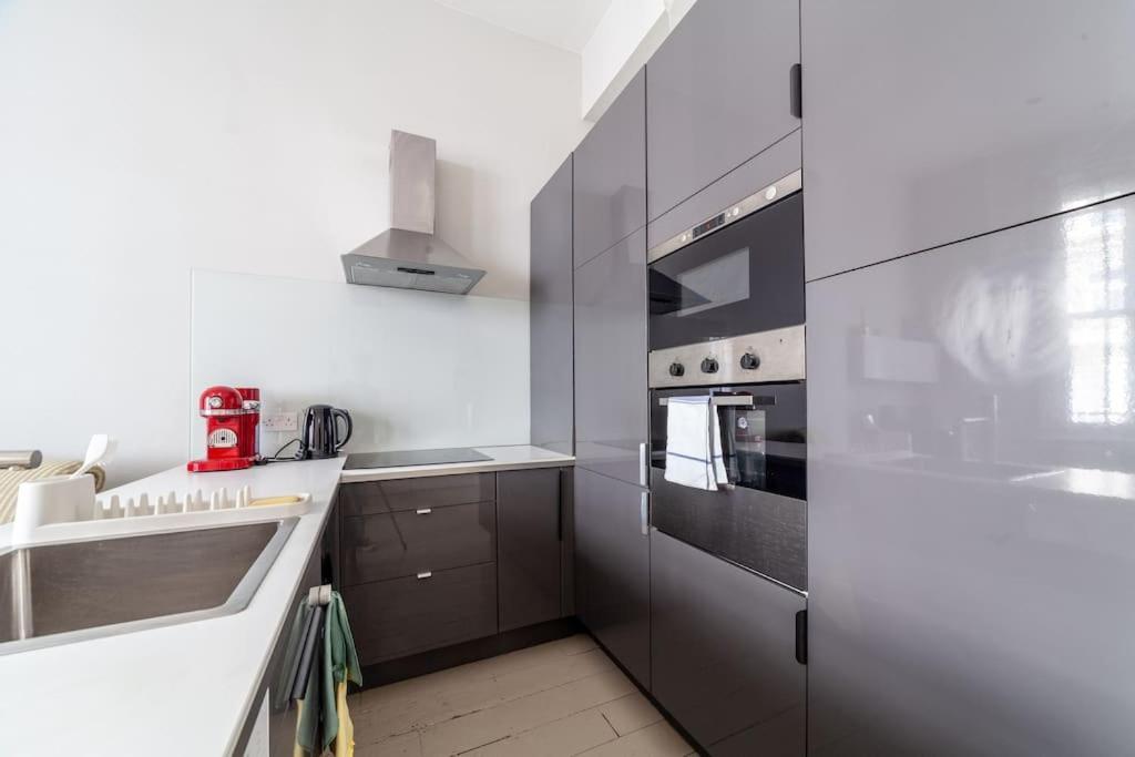 Prime Location - Stylish In Barons Court London