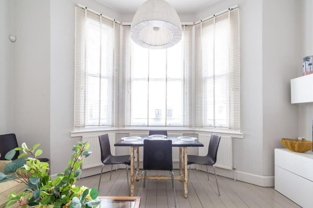 Prime Location - Stylish In Barons Court