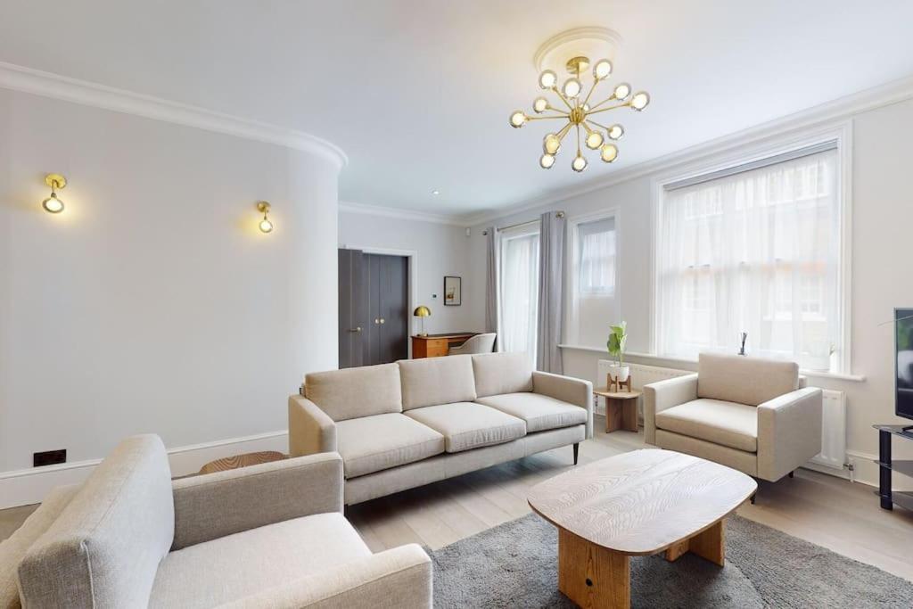Amazing Newly Refurbished Mews House In W1 Apartamento