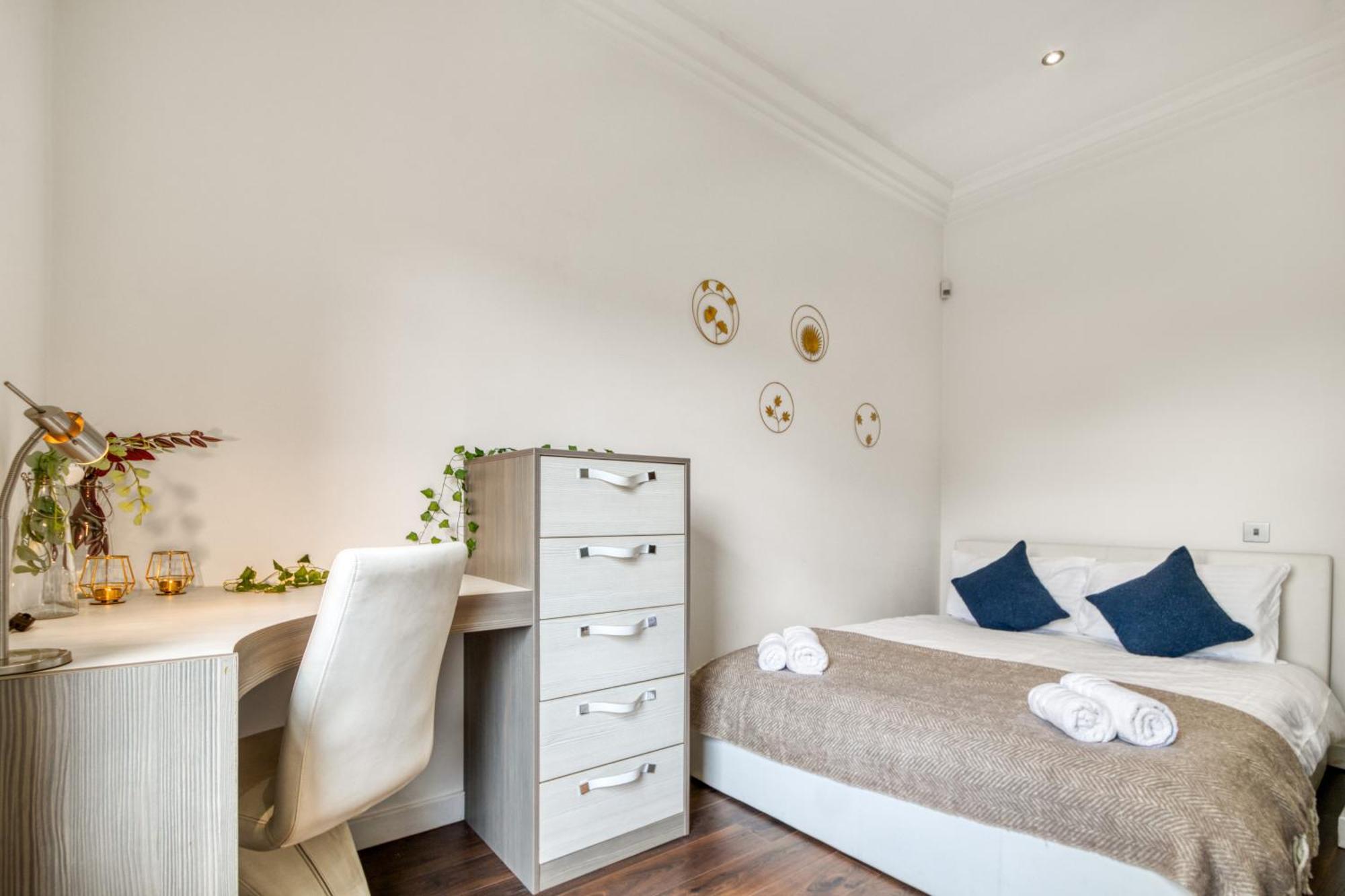 4 Bedroom House In Chiswick- Elegance & Serenity Apartamento
