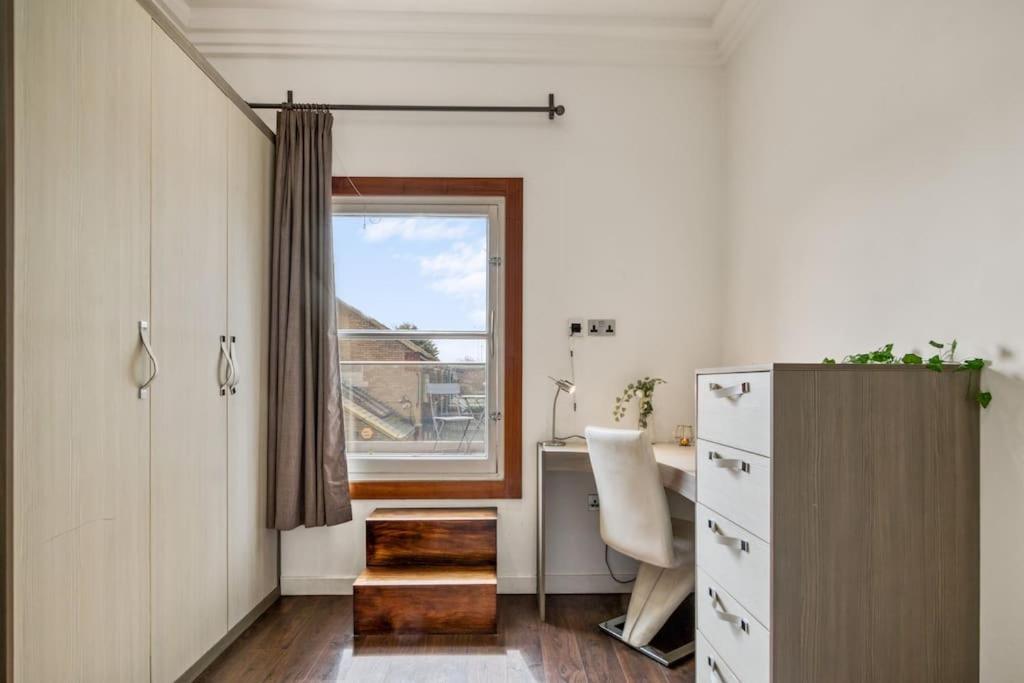 4 Bedroom House In Chiswick- Elegance & Serenity Apartamento