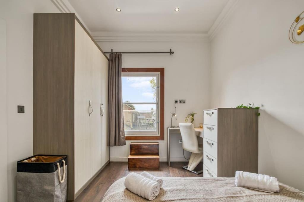 Apartamento 4 Bedroom House In Chiswick- Elegance & Serenity