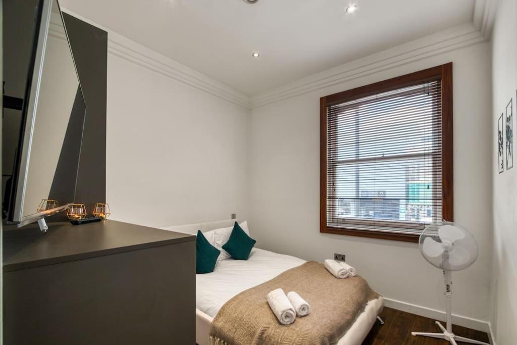 Apartamento 4 Bedroom House In Chiswick- Elegance & Serenity *