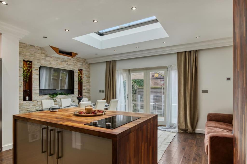 4 Bedroom House In Chiswick- Elegance & Serenity Apartamento Londres