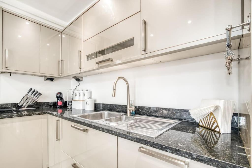 4 Bedroom House In Chiswick- Elegance & Serenity Apartamento Londres
