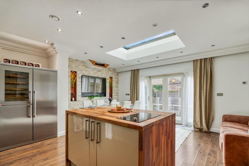 Apartamento 4 Bedroom House In Chiswick- Elegance & Serenity Londres